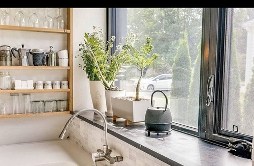 Florence House | Cozy modern solar hideaway on the bike path!
