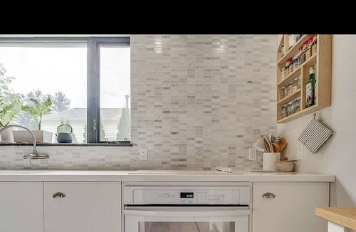 Florence House | Cozy modern solar hideaway on the bike path!