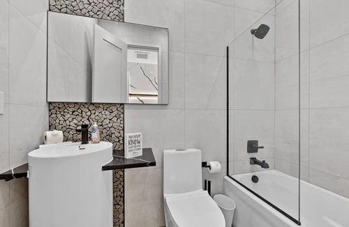 Monroe Apartment | Cozy Modern Studio Near Lake Porch & Fire Pit