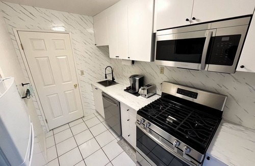 La Habra Heights House | Cozy Modern Suite With Pool near Disney-Knotts-Universal Studios And More