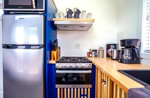 Apple Valley House | Cozy modern tiny home near ZION & private deck