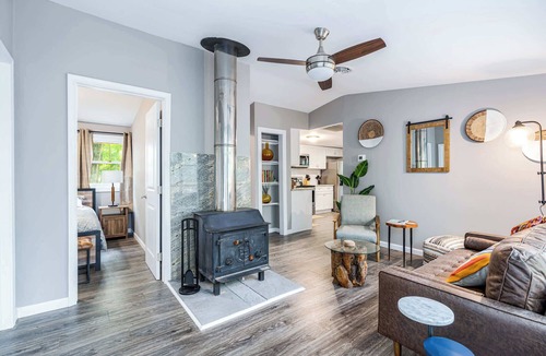 Berkeley Springs Cabin | Cozy & Modern w/Hot Tub, Fire Pit, Grill & Pond