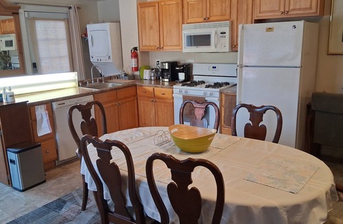 Cherry Hill House | Cozy Mother-In-law Suite Near PATCO Train Ashland Station, Cherry Hill, NJ