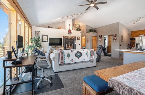 Saint Mary's Cabin | Cozy Mountain Cabin in Idaho Springs