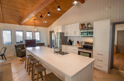 Seven Devils House | Cozy mountain cabin close to ski resorts, hiking trails and fishing.