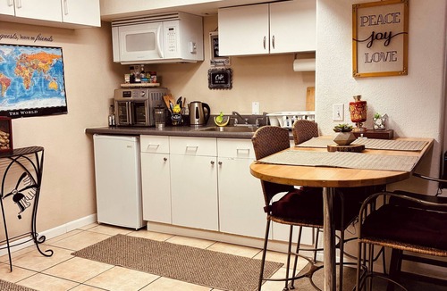 Crestline Cabin | Cozy Mountain Cabin Escape, 7 min to Lake Gregory