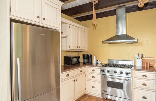 Everett Cabin | Cozy mountain escape/4 bdrm2bath/10mi to Bedford Springs/PickleBall & Basketball