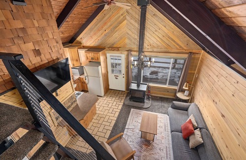 Snowbird Cabin | Cozy Mountain Hideaway w/Wood Stove