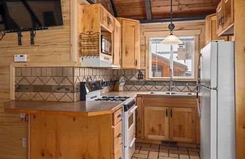 Snowbird Cabin | Cozy Mountain Hideaway w/Wood Stove