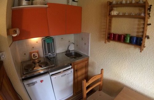 Les Claux Apartment | Cozy Mountain Studio, 4 Sleeps, Near Slopes & Shops, Balcony, Quiet Area