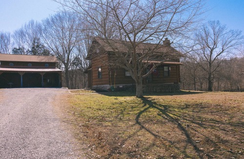 Ashland City Cabin | Cozy Music City Cabin Retreat - Sleeps 10, 3br + 2 bath