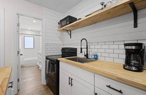 West Bradenton Apartment | Cozy | Near AMI | Near IMG | Patio | BBQ | TV