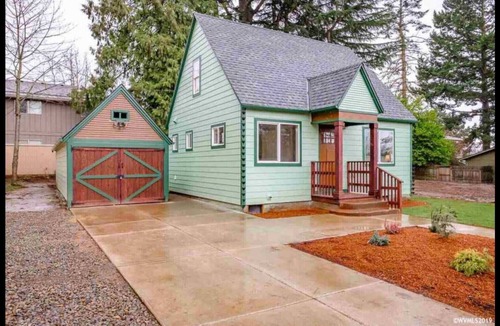 Keizer Cottage | Cozy newly refinished home, yard, central location
