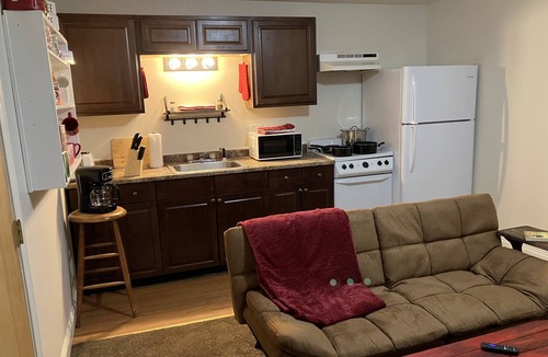 Newmarket Apartment | Cozy Newmarket Escape! Wine & WiFi! Full Kitchen!