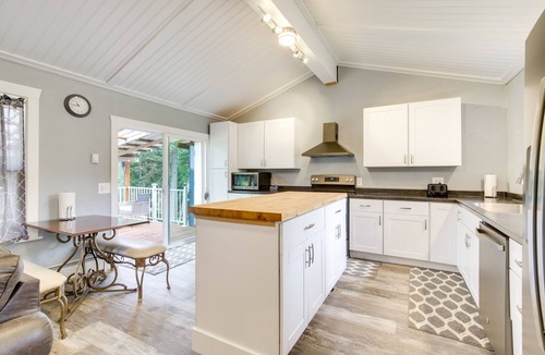 North Bend House | Cozy North Bend Getaway Near Dunes + Ocean!