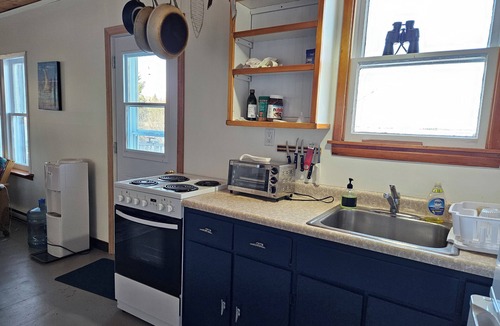 Heckmans Island Cabin | Cozy Ocean Front Cottage