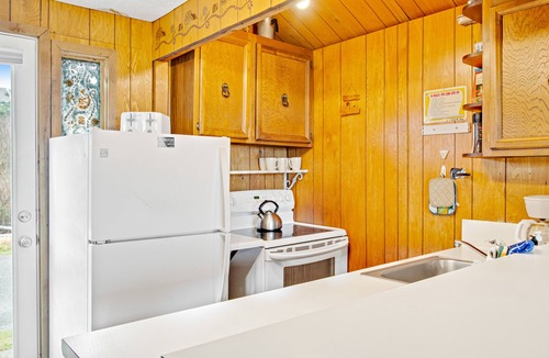 Moclips House | Cozy oceanfront cabin on the beach with views - dog friendly