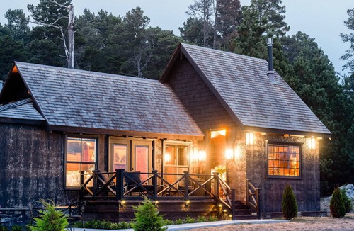 Fort Bragg House | Cozy Oceanfront European Cottage-Deck & Fire Pit