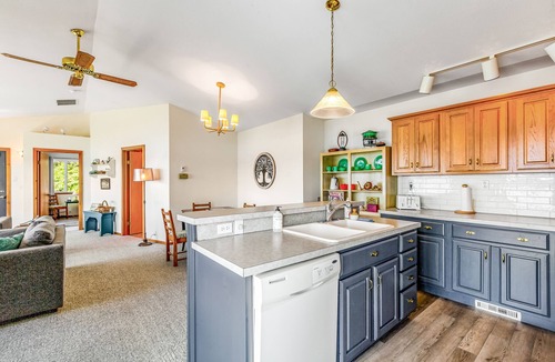 Vashon Island House | Cozy oceanfront home with amazing beach views & alfresco deck