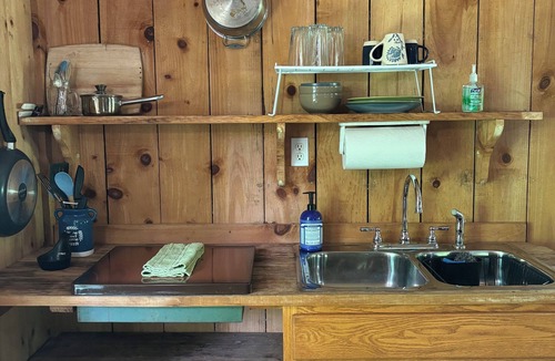 Monroe Cabin | Cozy Off Grid Cabin near the Blueridge Parkway and Appalachian Trail.