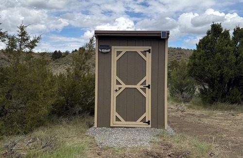 Billings Cabin | Cozy Off Grid Cabin on the Prairie perfect for your getaway to Montana