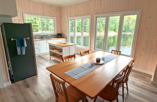 Whitestone Cottage | Cozy Off-Grid Lake House Cottage on Lake Wah-Wash-Kesh