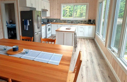 Whitestone Cottage | Cozy Off-Grid Lake House Cottage on Lake Wah-Wash-Kesh