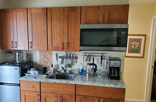 Kailua-Kona Cottage | Cozy Ohana 2bedrm sleeps up to 4. Close to town. Book Now for your 2024 vaca
