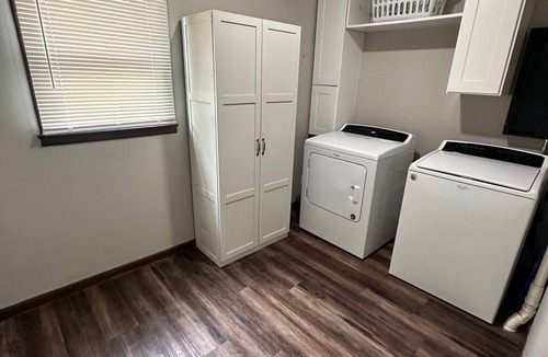 Lawrence House | Cozy on Campus! Keep it simple at this centrally-located place on the KU Campus.
