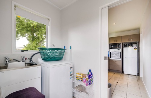 Hastings House | Cozy on Clive - Hastings Holiday Home