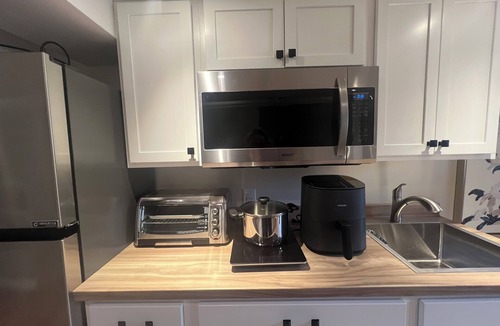 North End Apartment | Cozy on Connaught. Central apartment in Halifax - very walkable!
