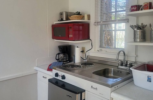 Ocean Park Cottage | Cozy one bedroom cottage, 50 feet from the beach in OOB.