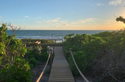 Melbourne Beach Apartment | Cozy One Bedroom Beachfront Apartment in Melbourne Beach Florida!