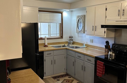 Bethel-Danebo House | Cozy Oregon home located close to airport and all local attractions .