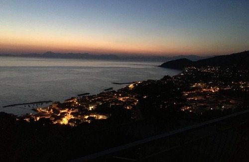 Castellabate Historic Centre House | Cozy panoramic apartment ideal for families or couples.