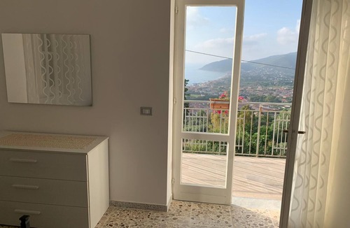 Castellabate Historic Centre House | Cozy panoramic apartment ideal for families or couples.