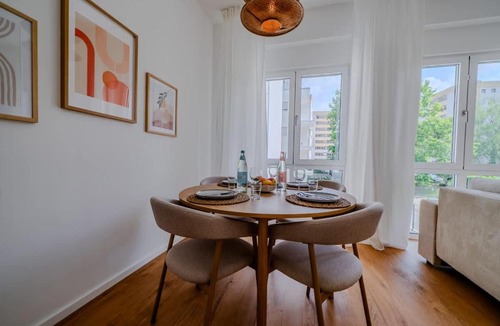 Gesundbrunnen Apartment | Cozy Parkside Suite - A Central Stay by OYA