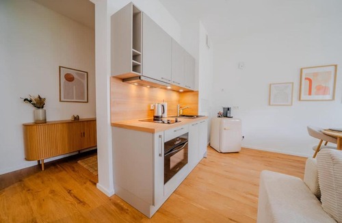 Gesundbrunnen Apartment | Cozy Parkside Suite - A Central Stay by OYA