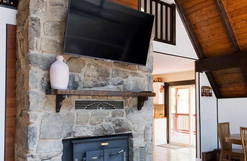 Fulks Run Cabin | Cozy & Peaceful ⛺️ cabin 🪵 + 🔥 Tub + 🐶 friendly