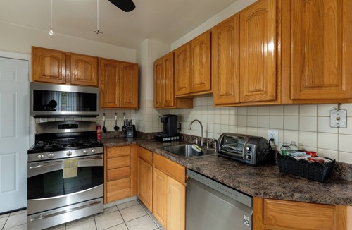 Wethersfield House | Cozy & Peaceful - gated yard, enclosed porch