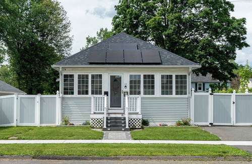 Wethersfield House | Cozy & Peaceful - gated yard, enclosed porch