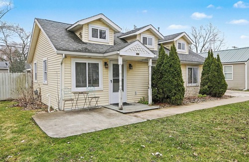 Whitmore Lake House | Cozy & Peaceful Getaway Minutes to Ann Arbor