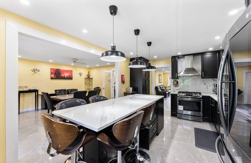 Fleetwood House | Cozy & Peaceful Home with Chef's Kitchen, Sleeps 7