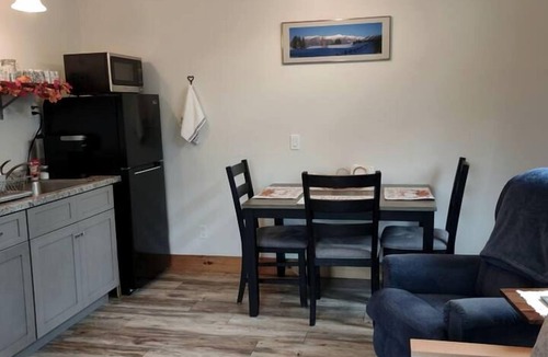 Hyde Park House | Cozy Pet-Friendly Cabin in Hyde Park, Vermont - Perfect for a Nature Escape near the Green River Reservoir State Park