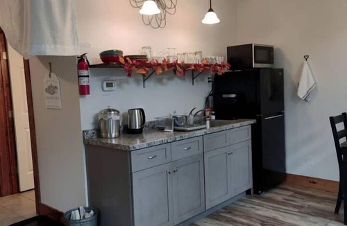 Hyde Park House | Cozy Pet-Friendly Cabin in Hyde Park, Vermont - Perfect for a Nature Escape near the Green River Reservoir State Park