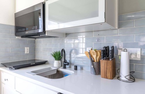 Greenwood House | Cozy Pet friendly Downstairs Retreat in Seattle