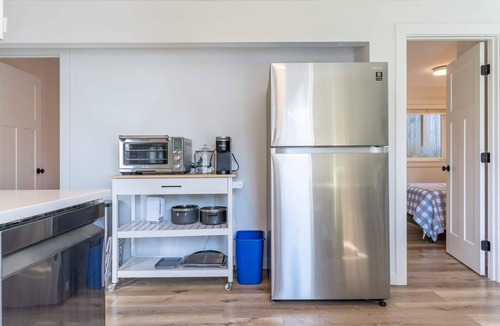 Greenwood House | Cozy Pet friendly Downstairs Retreat in Seattle