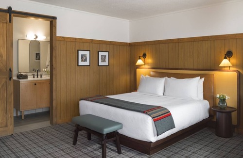 Jackson Hotel | Cozy Pet-Friendly Lodge Just 5 Mins from Jackson Hole City Center w/Dining