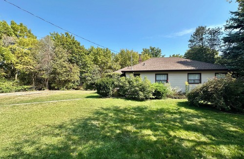 Pickering House | Cozy Pickering Lakeside Home