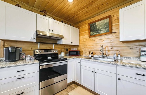 Sequim Apartment | Cozy Pine Getaway: Escape to a serene 1‑bedroom retreat